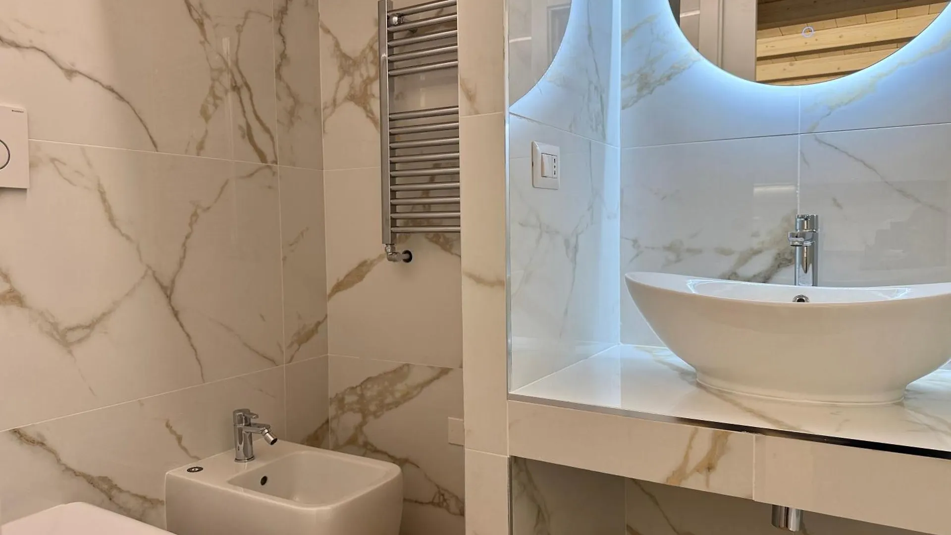 Apartment Comecasa Incantevole Loft Near Bocconi Milan Italy